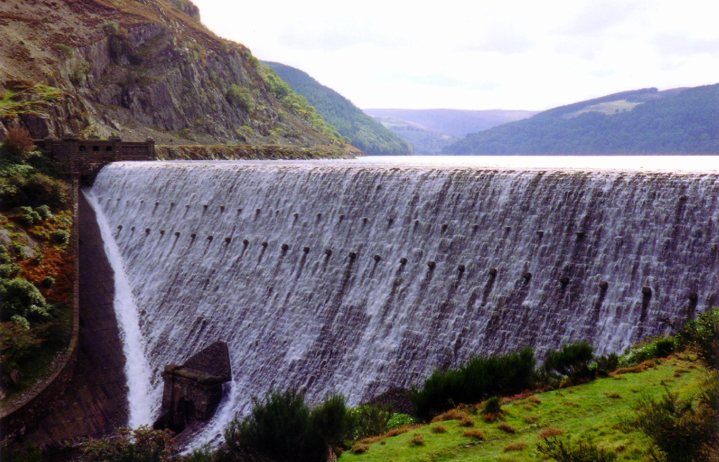 * Classic Cymru - Elan Valley - Caban Coch, the lowest of the dams, is full and overflowing during the same summer of 1992 (by AJW) *