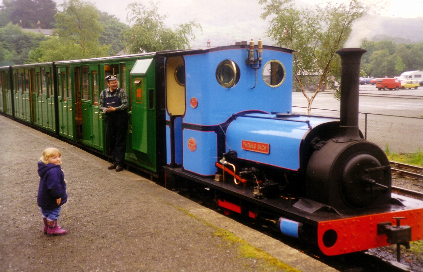 * Classic Cymru - Gilfach Ddu - Llanberis Lake Railway - Thomas Bach (by AJW) *