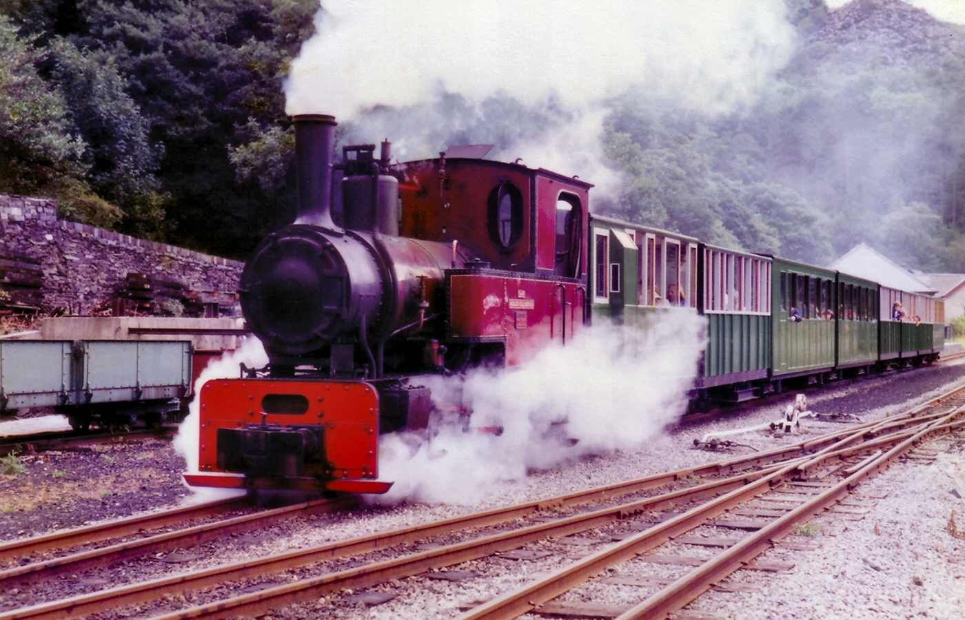 * Classic Cymru - Llanberis Lake Railway - Henschel and Sohn loco Helen Kathryn departs Gilfach Ddu (by AJW) *