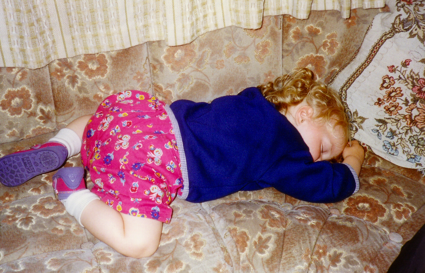 * Classic Cymru - Tynllwyn - Helen asleep (by AJW) *