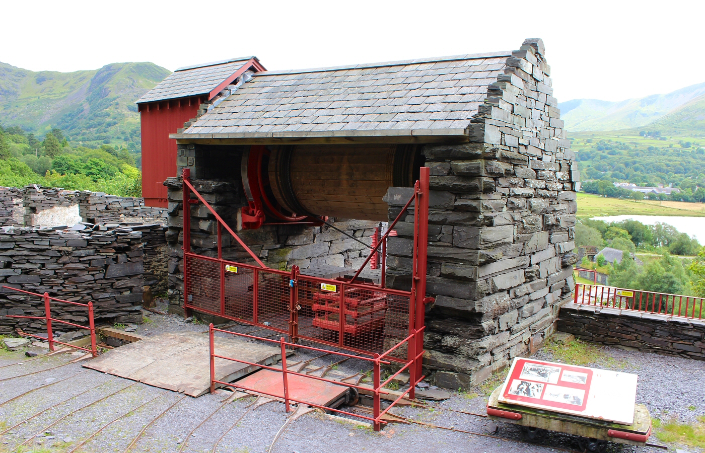 * Padarn - Vivian Slate Qry - Dinorwig (by AJW) *