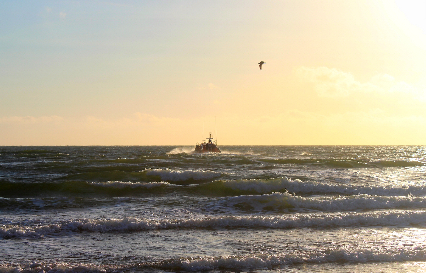 * Barmouth RNLI - Mersey class lifeboat RNLB Moira Barrie and Talus MB-H Crawler (by AJW) *