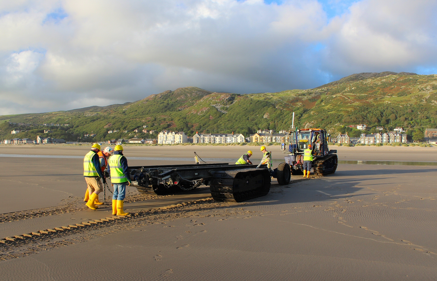 * Barmouth RNLI - Mersey class lifeboat RNLB Moira Barrie and Talus MB-H Crawler T121 (by AJW) *
