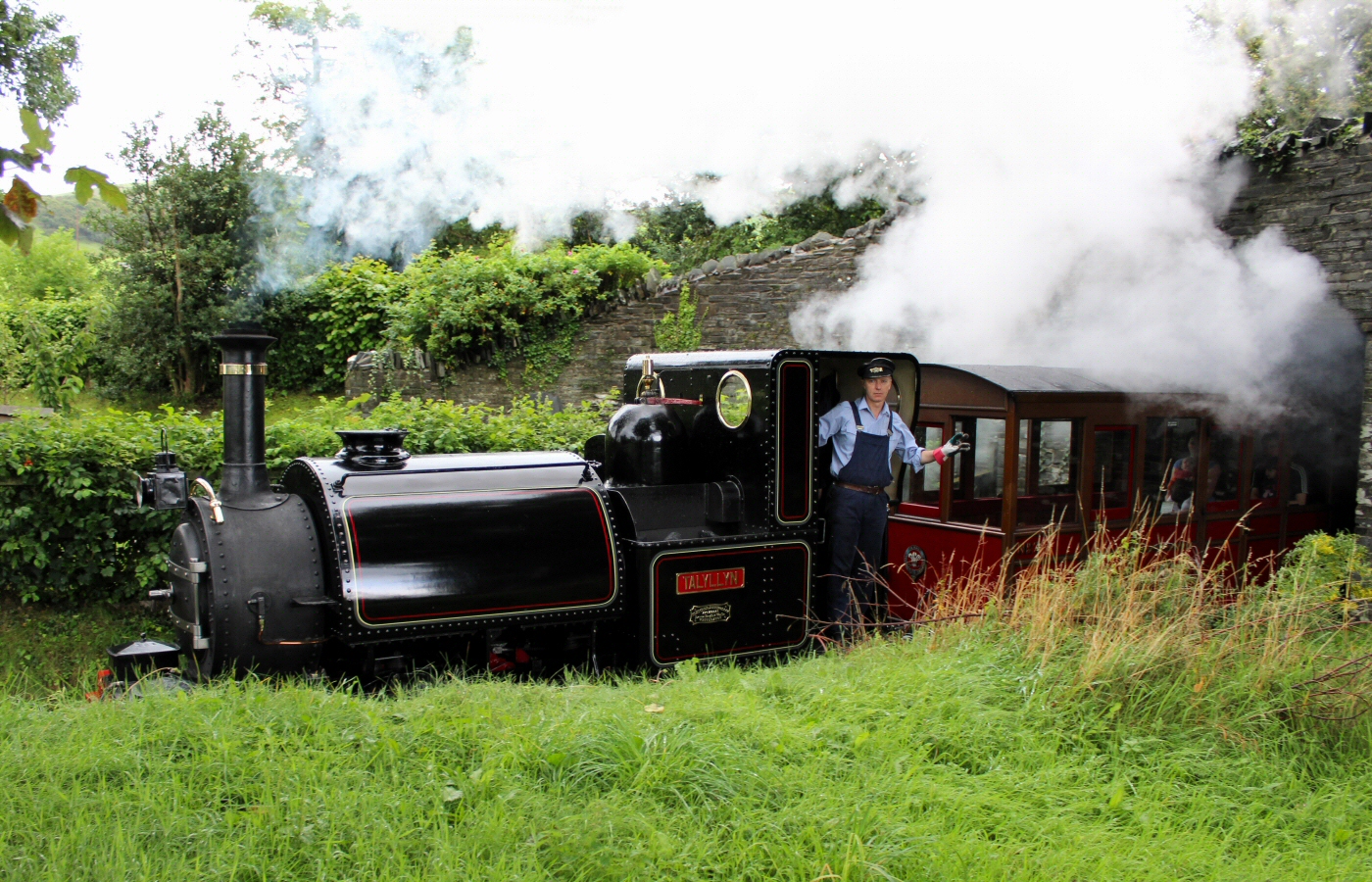 * Tynllwyn Caravan Park, Rhydyronen (by AJW) *