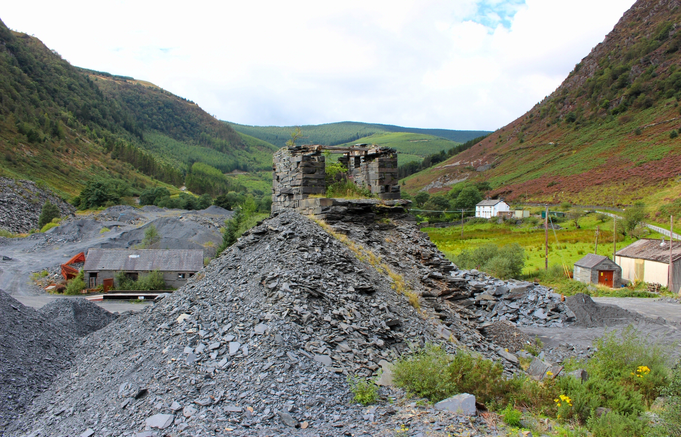 * Foel Grochan, Aberllefenni, Corris (by AJW) *