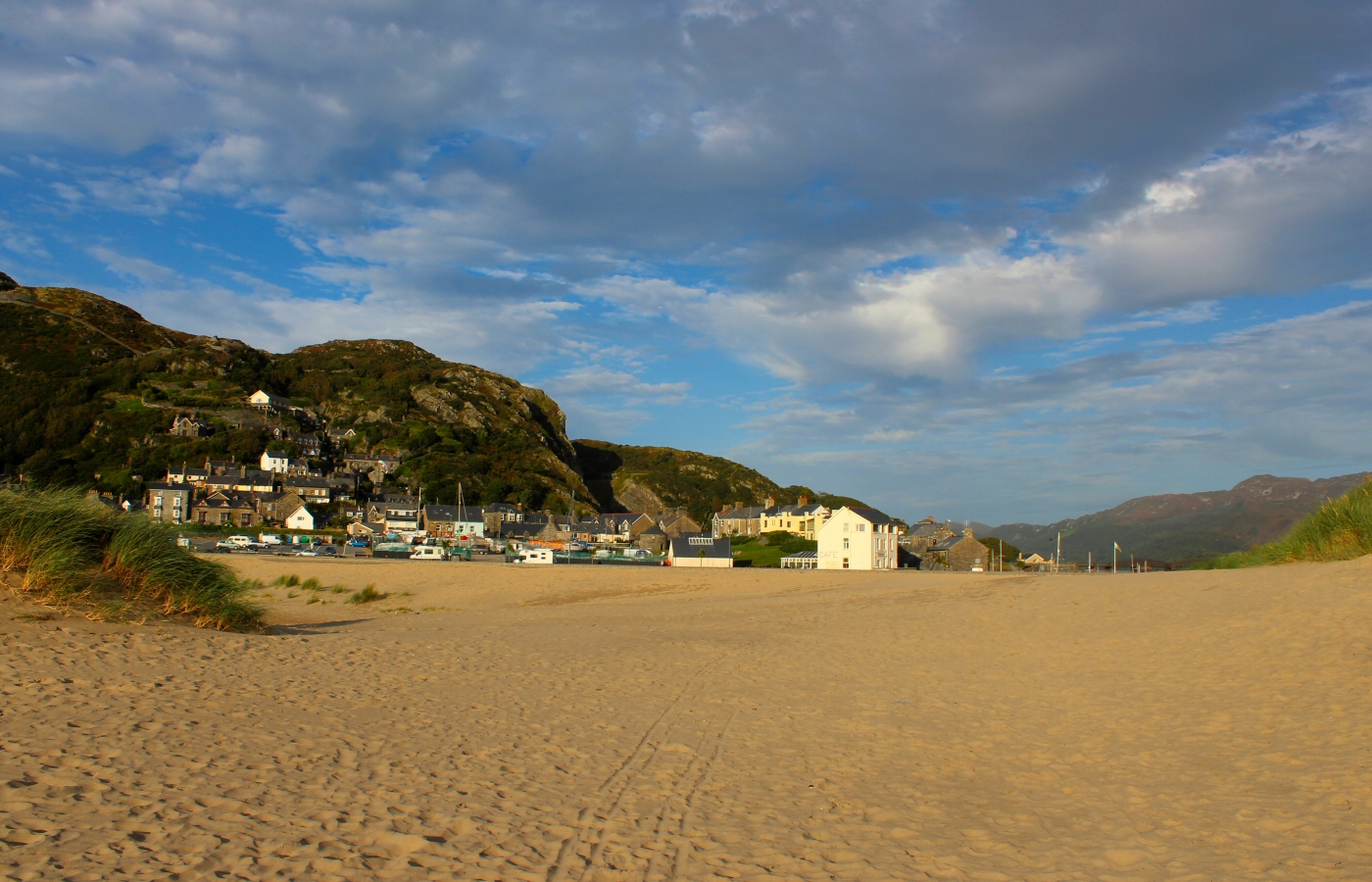 * Barmouth, Ynys-y-Brawd (by AJW) *