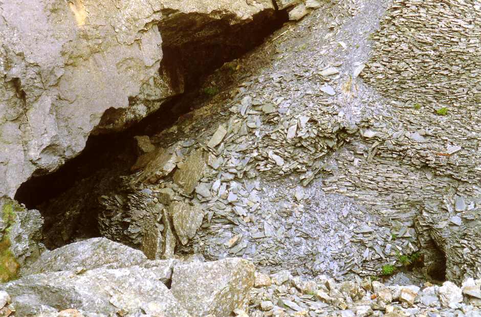 * [Pic 4] Cwt y Bugail Quarry - Route through the smaller pit (Sept 1987) *