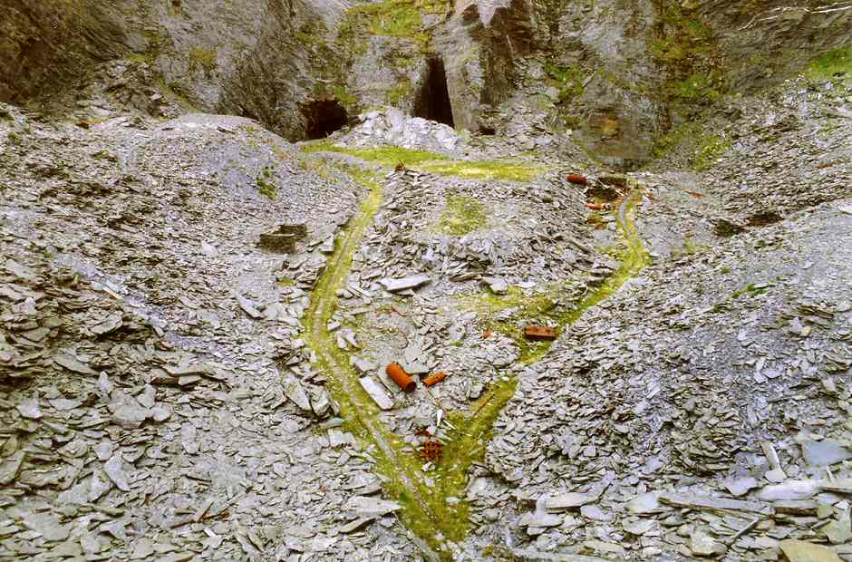 * [Pic 7] Cwt y Bugail Quarry - View down into the northern pit (Sept 1987) *