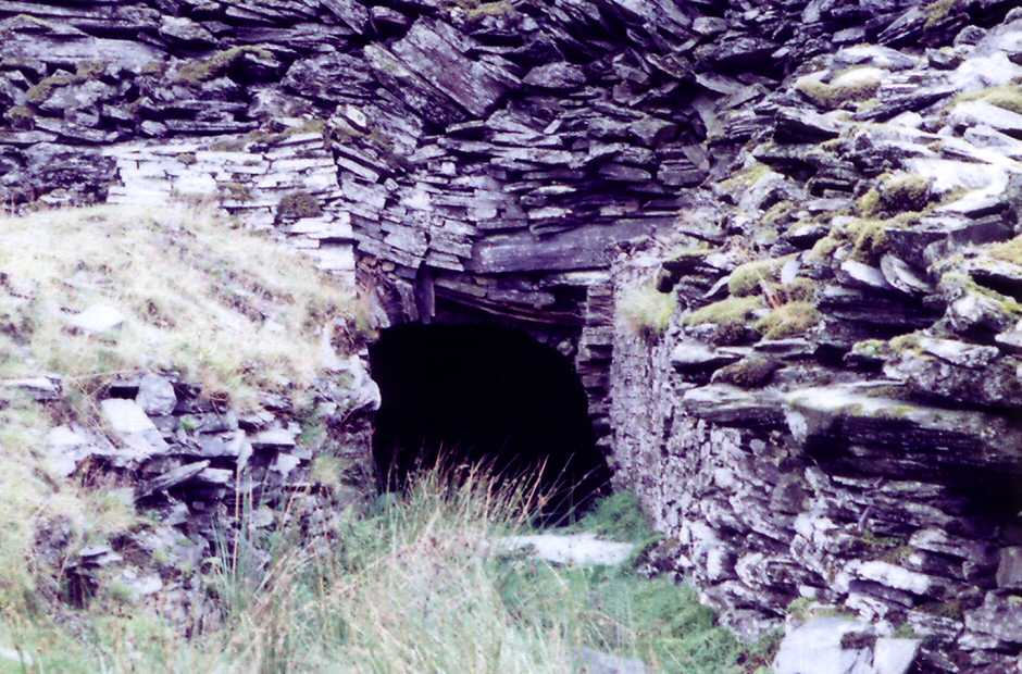 * [Pic 7] Cwm Machno Quarry - Tunnel through slate tips (Aug 1982) *