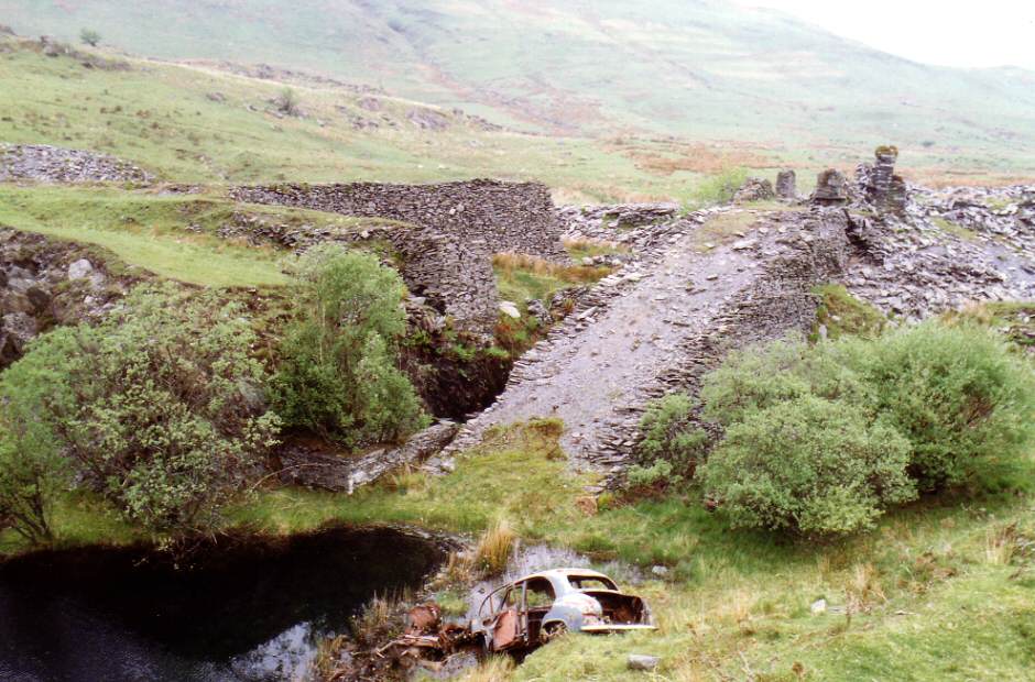 * [Pic 4] Llyn y Gadair Quarry - Miniature Nantle pit (1990) *