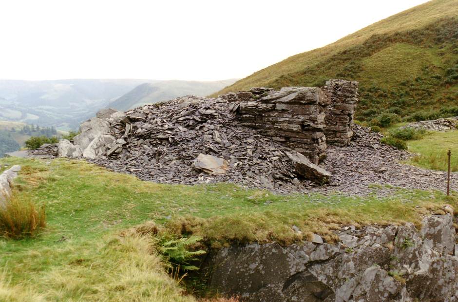 * [Pic 10] Minllyn Quarry - Upper Incline Drum house (1989)