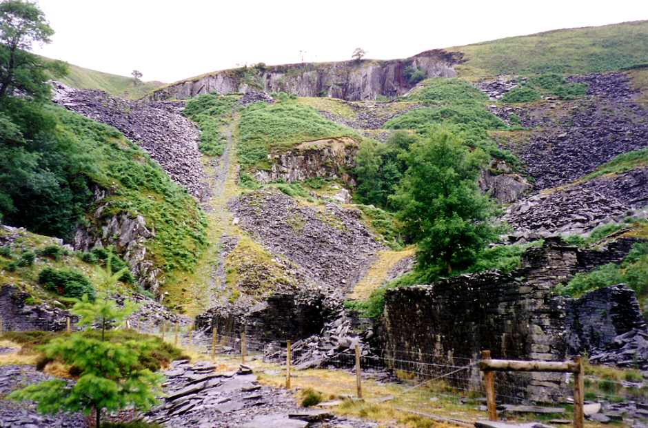 * [Pic 8] Minllyn Quarry - Upper mill level: small buildings and incline down from upper pit and workings (1995)
