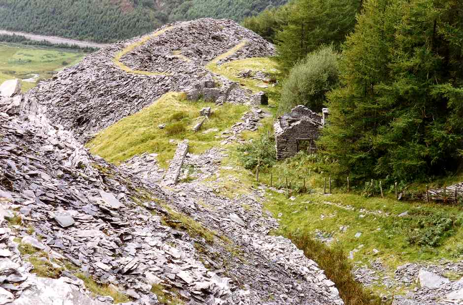* [Pic 3] Ratgoed Quarry - The view of level 6 from atop level 5 tips (Sept 1987) *