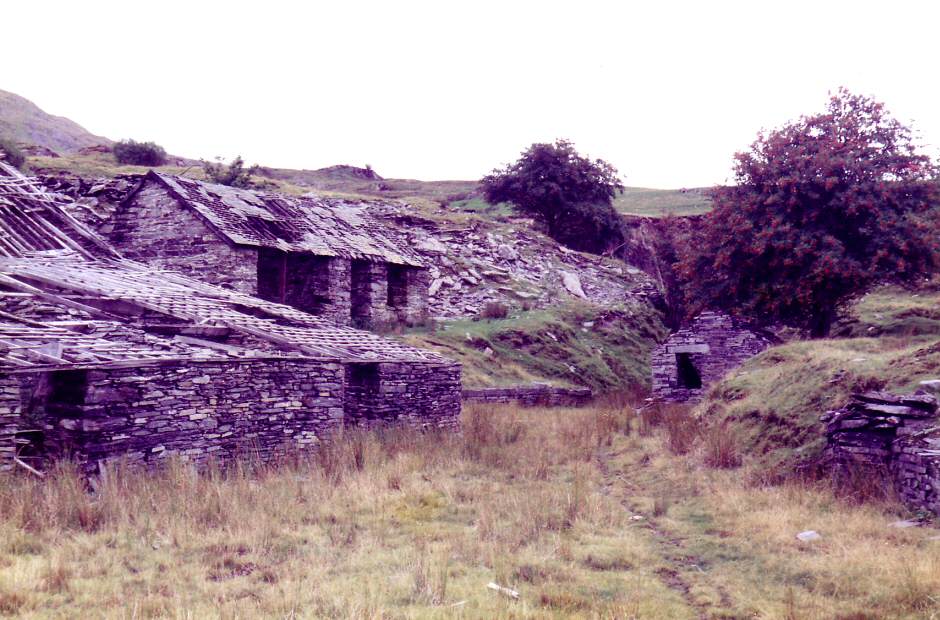 * [Pic 3] Rhos Quarry - Mills and pit cutting (Aug 1982) *
