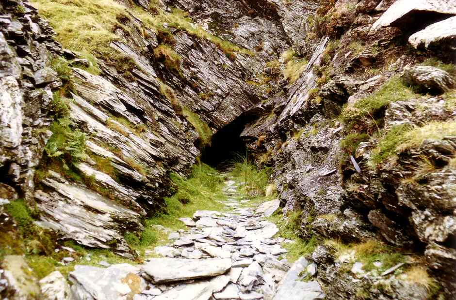 * [Pic 10] Wrysgan Quarry - Upper level adit (Sept 1987) *
