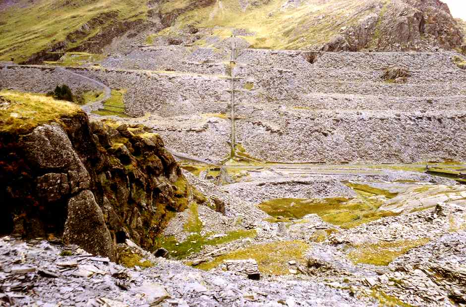 * [Pic 11] Wrysgan Quarry - View down the workings (Sept 1987) *
