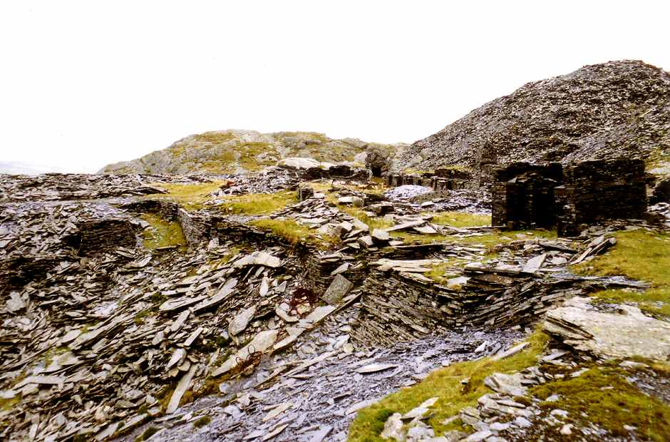 * [Pic 5] Wrysgan Quarry - Mill level and area (Sept 1987) *