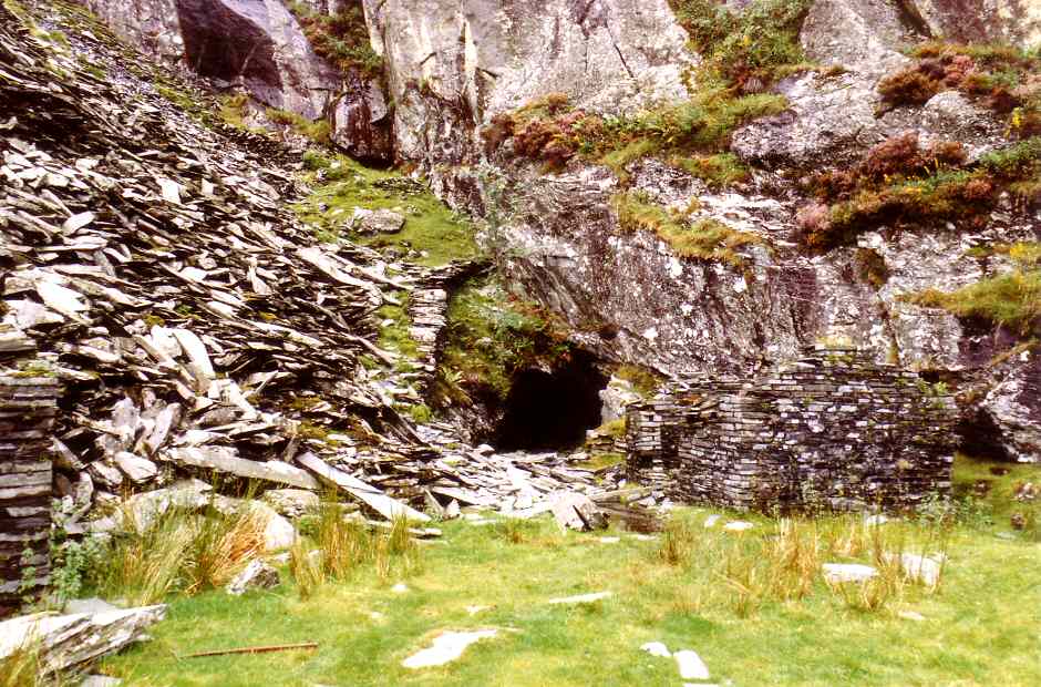 * [Pic 7] Wrysgan Quarry - Main level Adit (Sept 1987) *