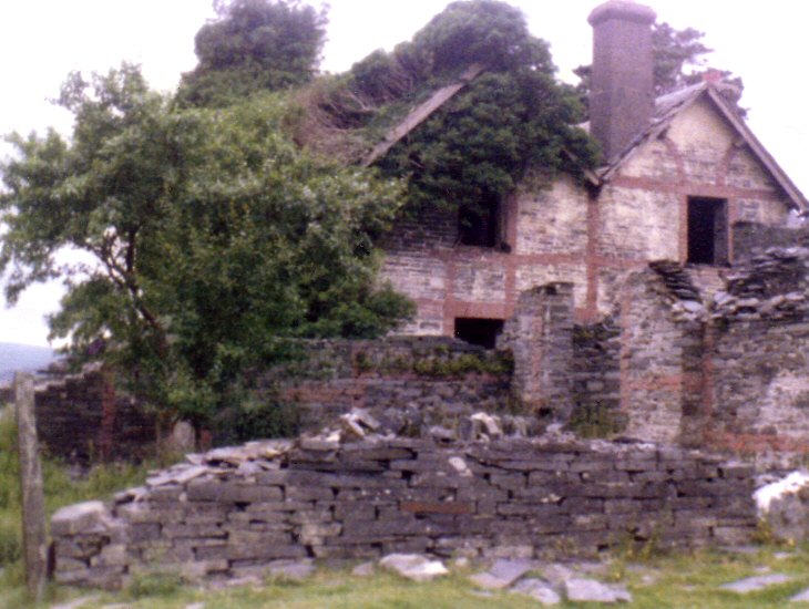 * [Pic 1] Bryn Eglwys Quarry - Managers House (1979) *