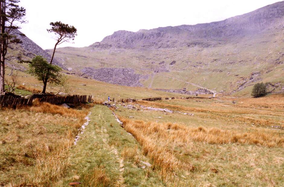 * [Pic 1] Conglog - View up Cwm Orthin (May 1990) *