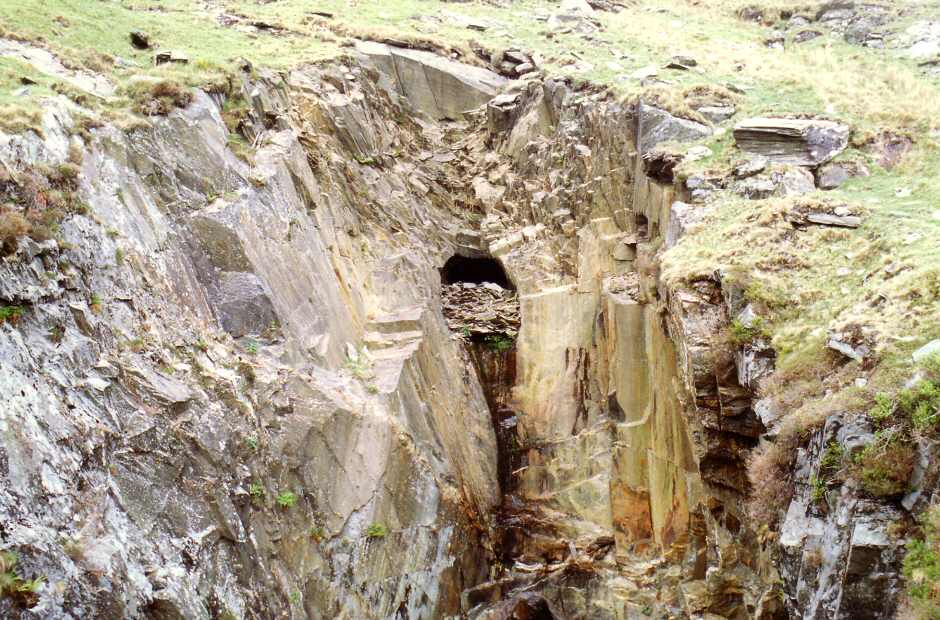 * [Pic 7] Conglog - Opened chamber (May 1990) *