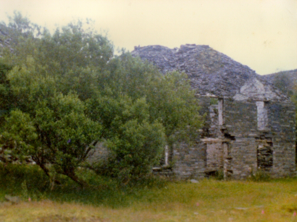 * [Pic 04] Bryn Eglwys Slate Quarry - Carpenters Shop and Barracks(1979) (Remains Of The Welsh Slate Industry) *