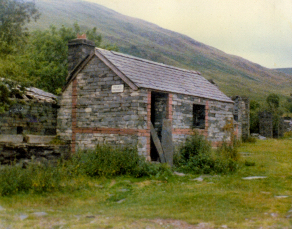 * [Pic 02] Bryn Eglwys Slate Quarry - Drum hut next to Waterwheel pit & Compressor house  (1979) (Remains Of The Welsh Slate Industry) *