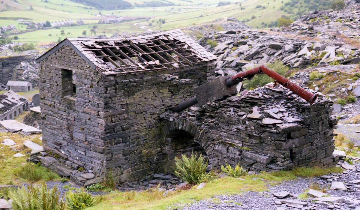 * [Pic 3] Cwm Machno (Cwm Penmachno) Quarry - Trwnc Incline winding house (Aug 1982) *