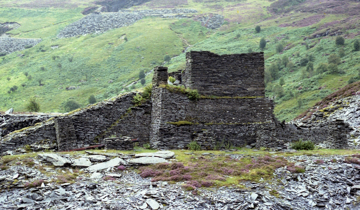 * [Pic 4] Cwm Machno Quarry - Trwnc Incline and raised head (Aug 1982) *