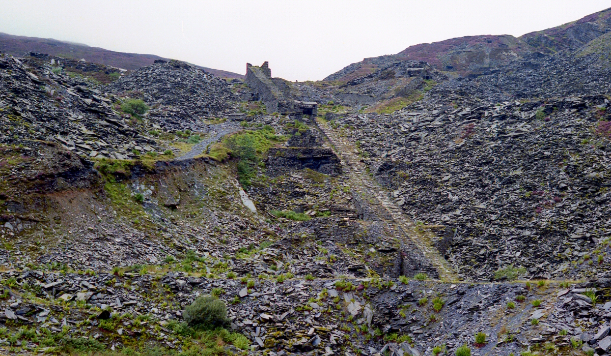 * [Pic 7] Cwm Machno Quarry - Mills view (Aug 1982) *