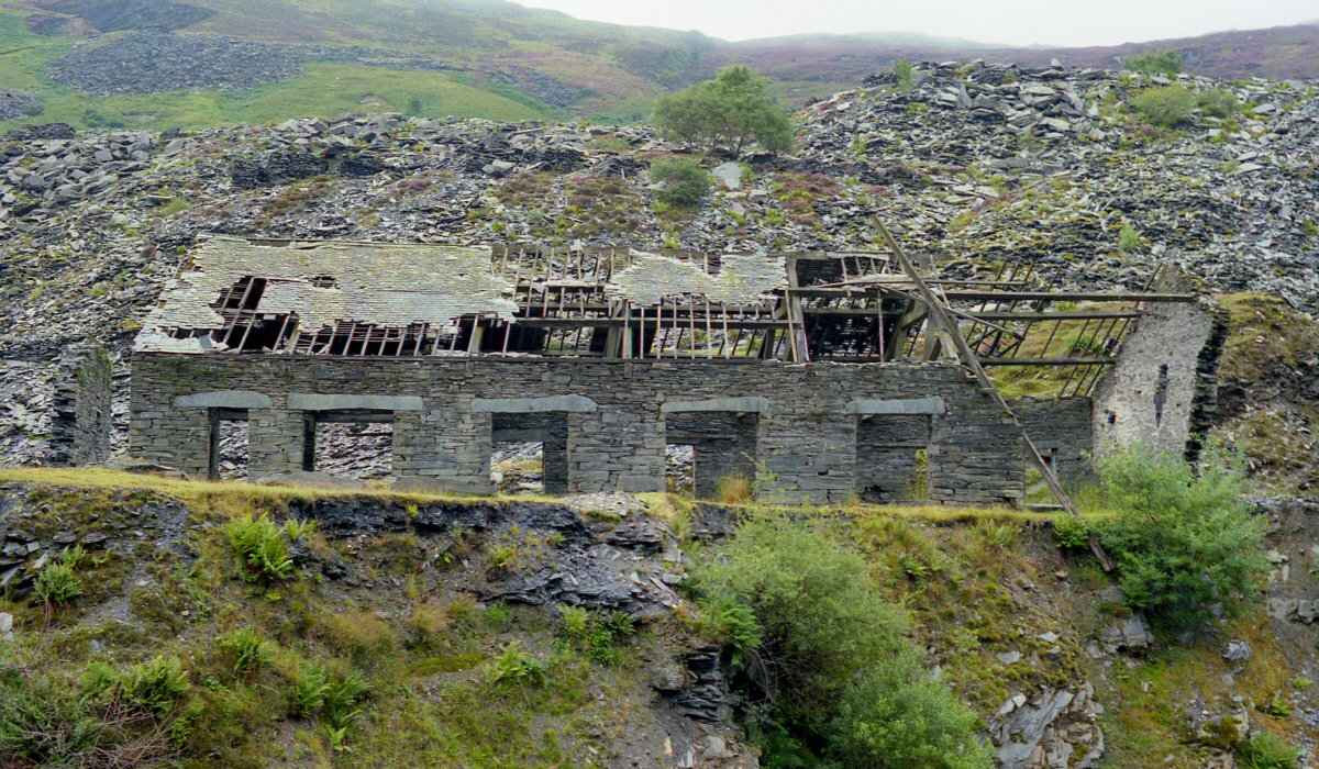 * [Pic 13] Cwm Machno Quarry - Internal Mills (Aug 1982) *