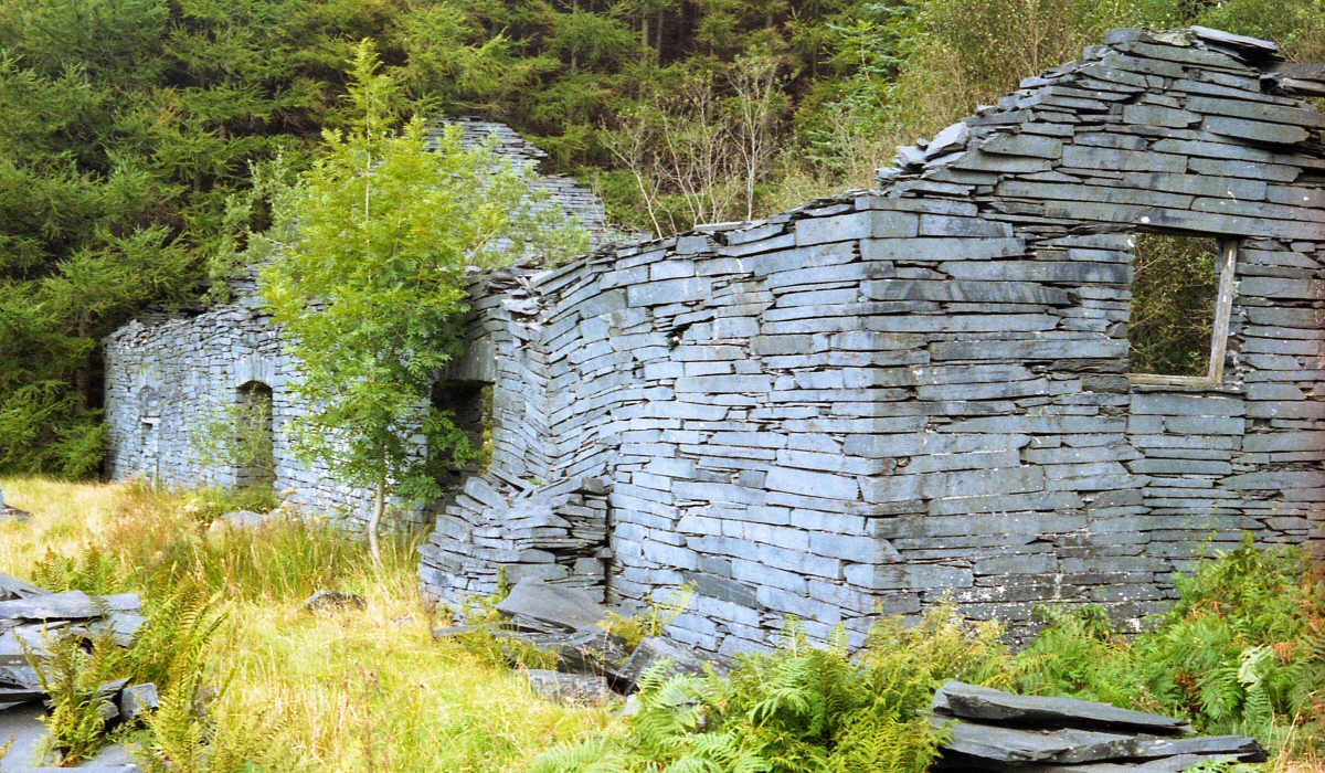 * [Pic 4] Ratgoed Slate Quarry - Middle Mill (Sept 1987) *