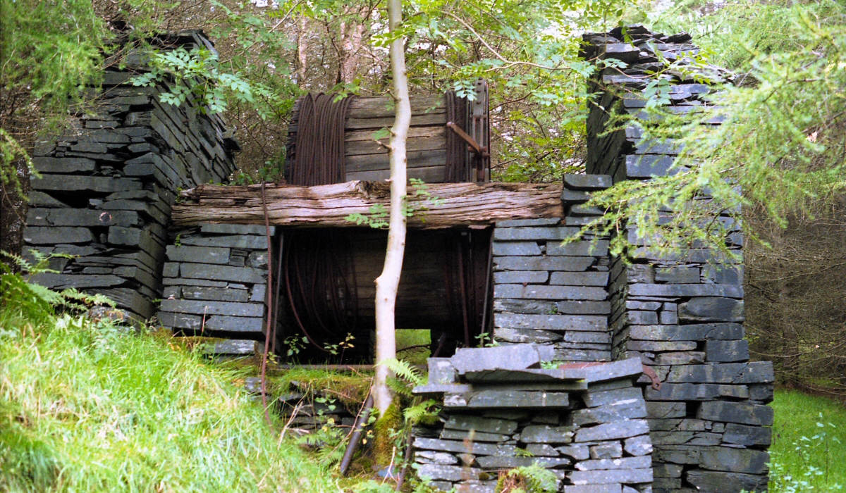* [Pic 5] Ratgoed Slate Quarry - Chopped down drum  (Sept 1987) *