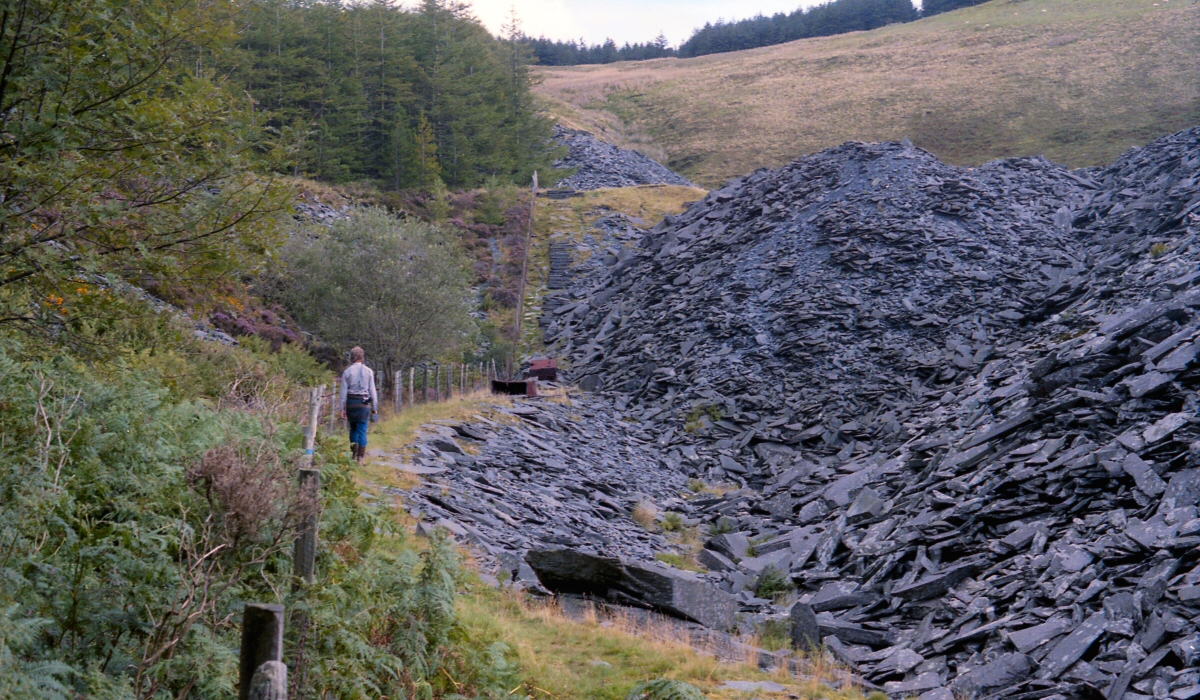 * [Pic 6] Ratgoed Slate Quarry - Level 7 tramway (Sept 1987) *