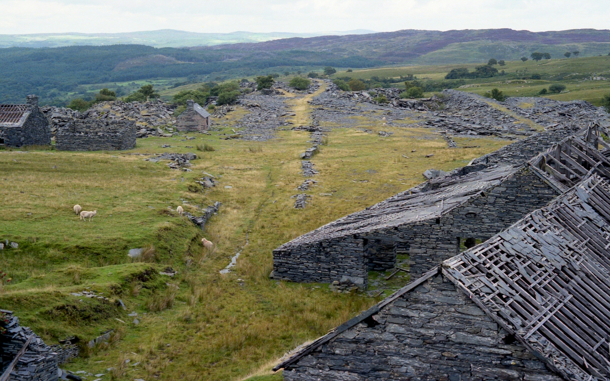 * [Pic 4] Rhos Slate Quarry - View from above (Aug 1982) *