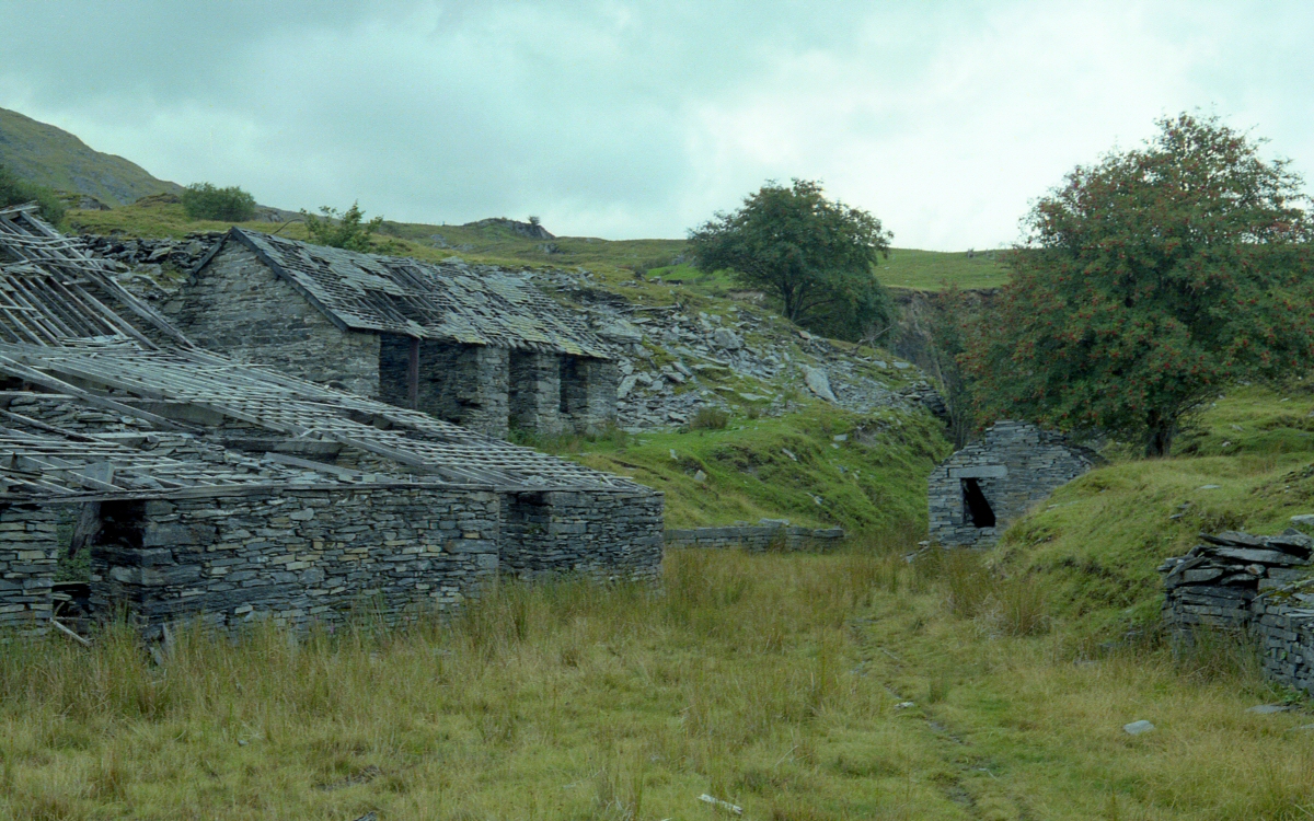 * [Pic 7] Rhos Slate Quarry - Mill and Cutting (Aug 1982) *